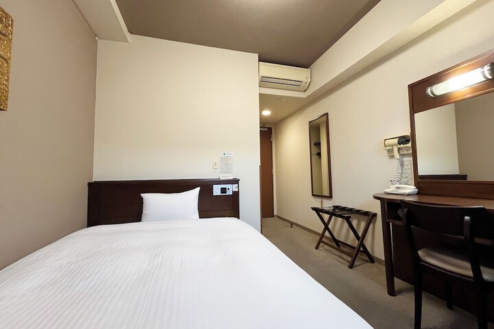 Room 6 of 24