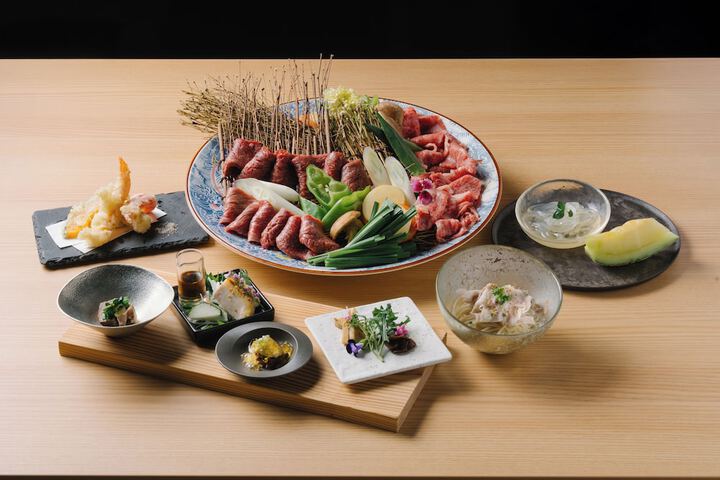 Dining 30 of 43