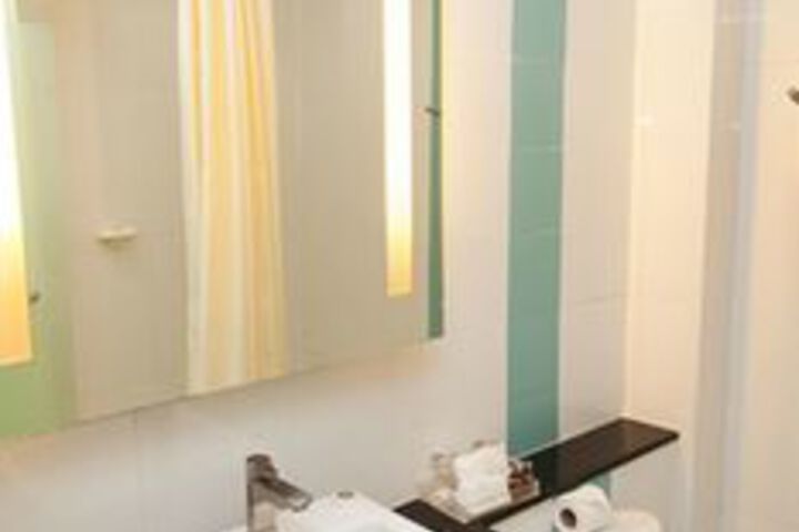 Room 6 of 26