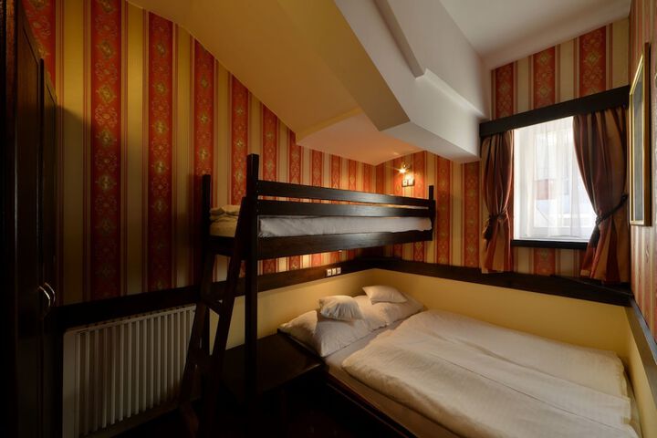 Room 25 of 145