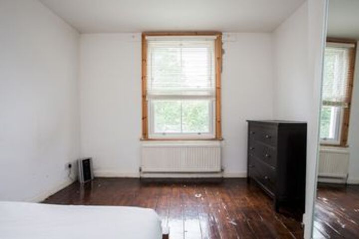 Room 4 of 12