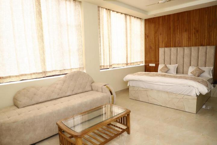 Ivory Hotel