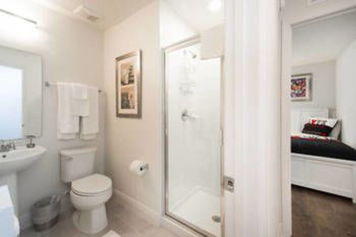 Room 5 of 32