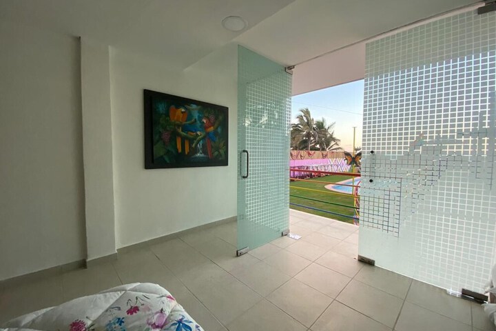 Room 16 of 28