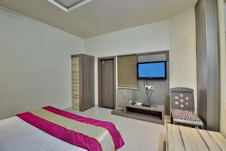 Room 3 of 12