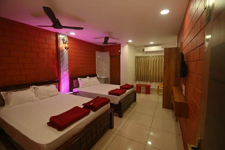Room 4 of 10