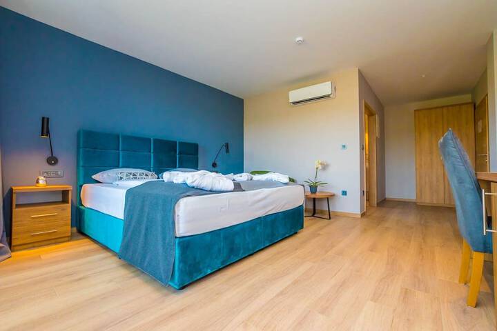 Room 14 of 34