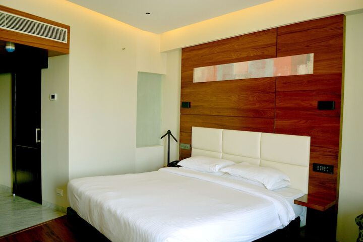 Room 7 of 27