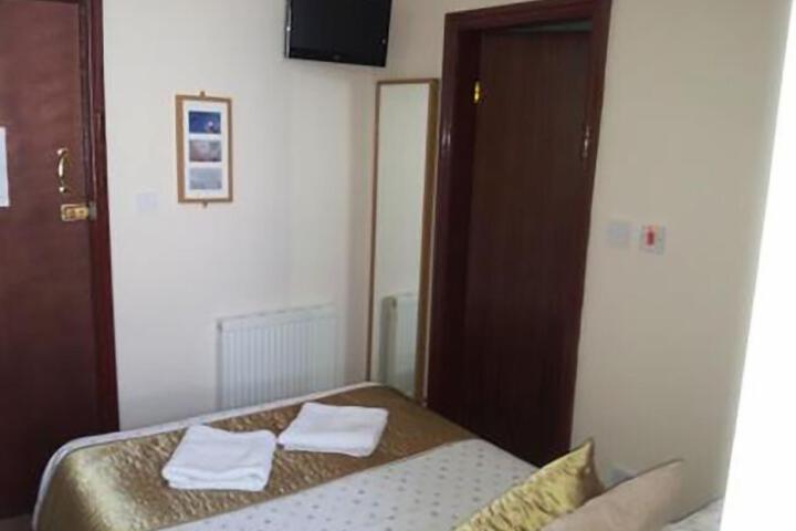 Room 6 of 6