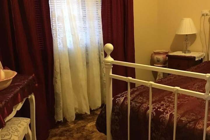 Room 4 of 16