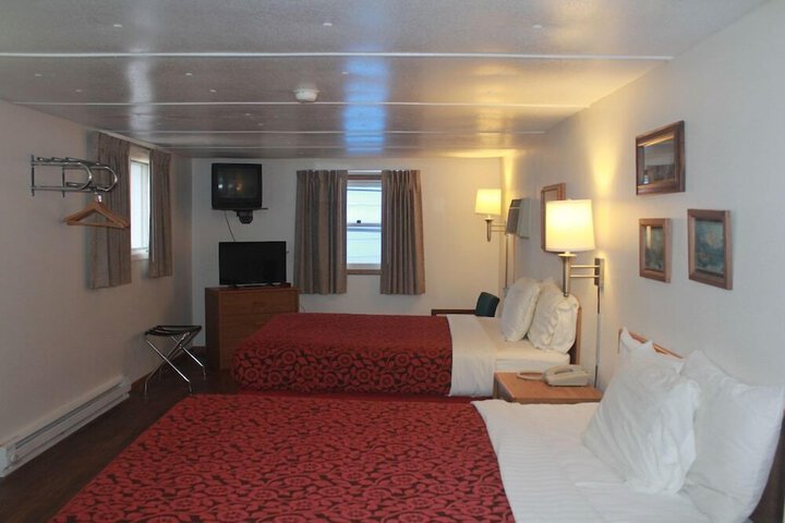 Room 33 of 83