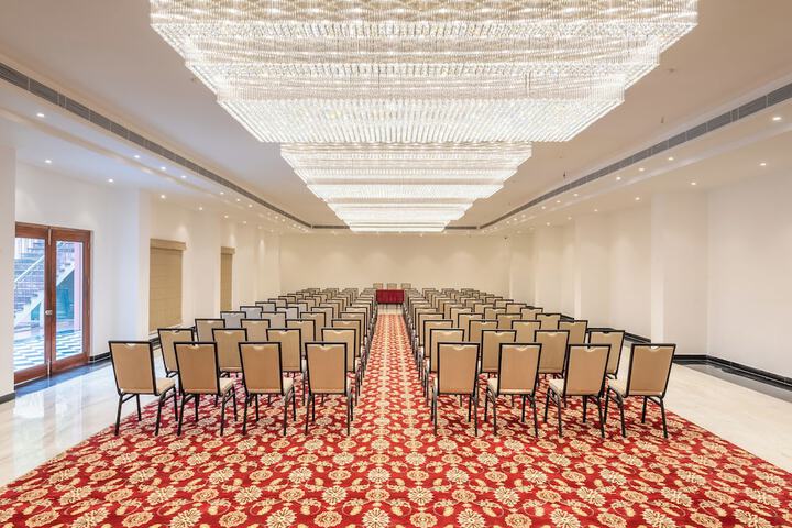 Ballroom/Hall 54 of 75