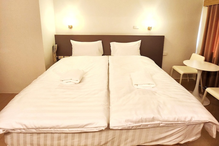 Room 13 of 78