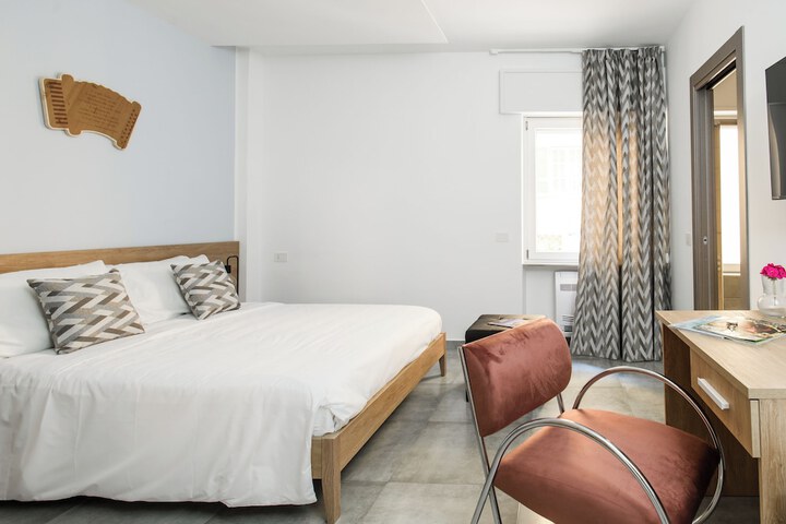 Room 4 of 40
