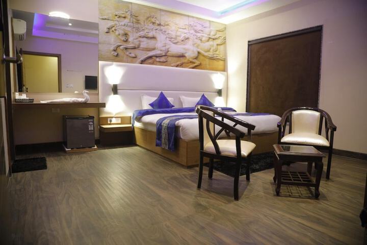 Room 10 of 26