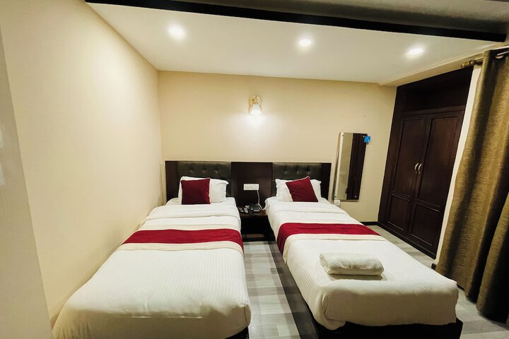 Room 13 of 22
