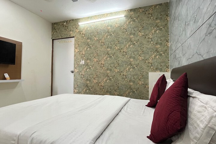 Room 9 of 26
