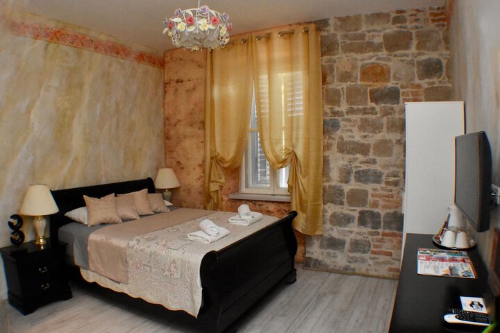 Room 43 of 52