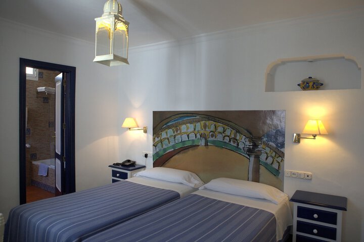 Room 2 of 48