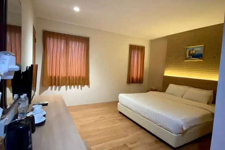 Room 6 of 15