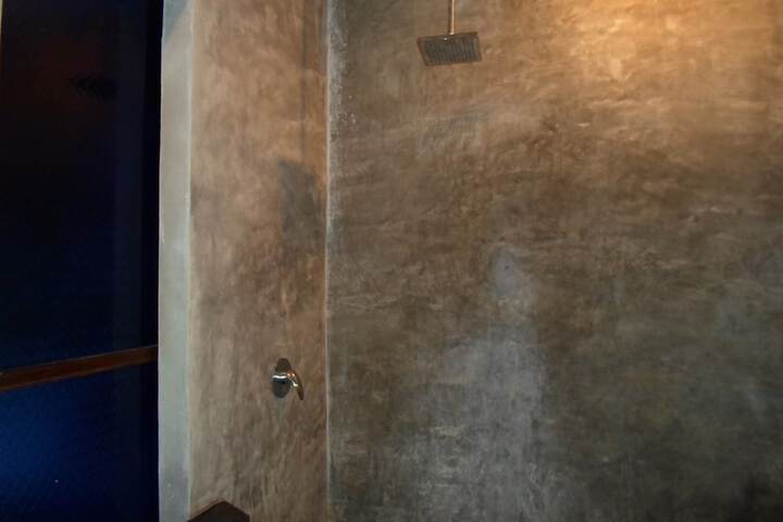 Room 33 of 51