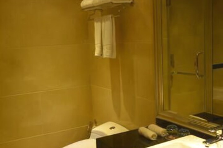 Room 3 of 8