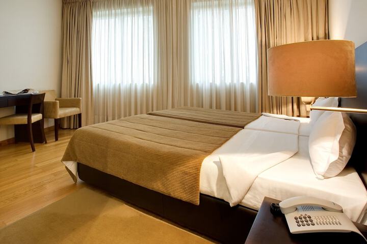 Room 7 of 26