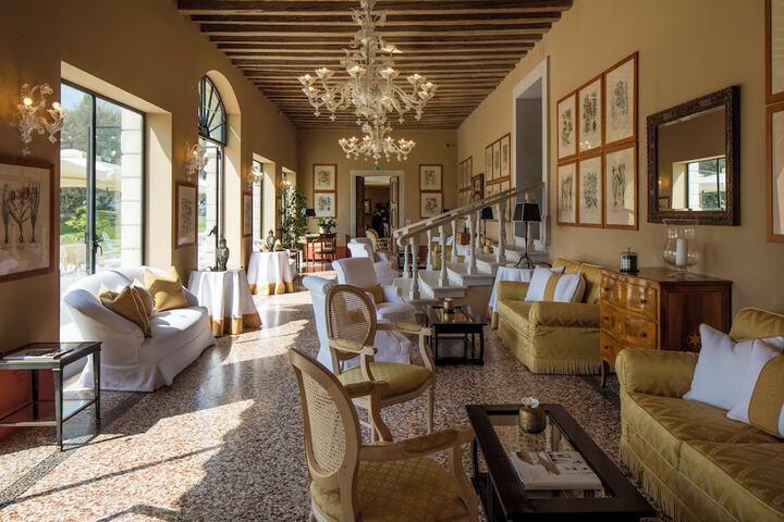 Entrance & Lobby