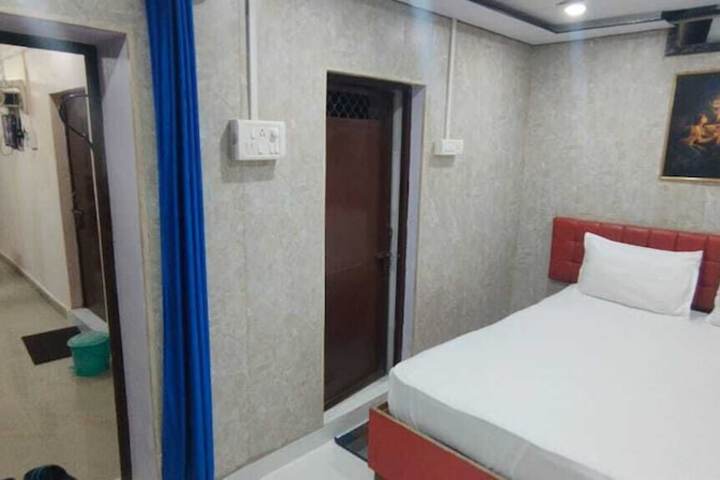 Room 27 of 35