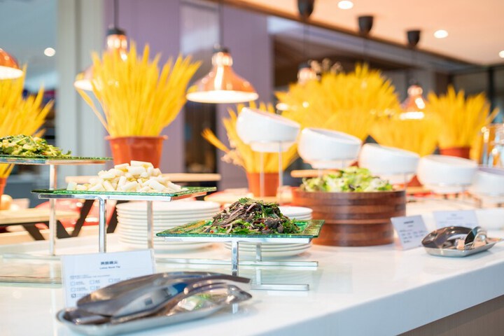 Dining 60 of 102