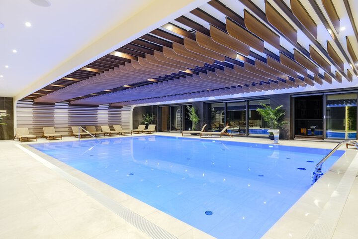 Pool 51 of 103