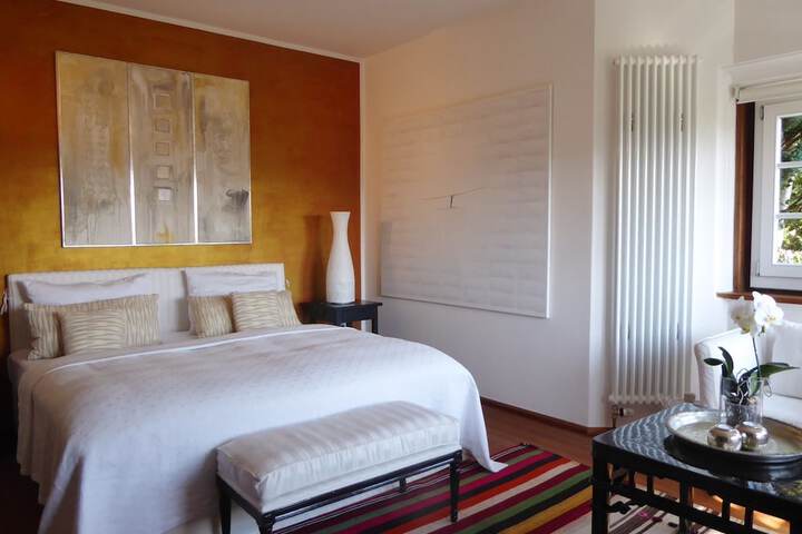 Room 4 of 52