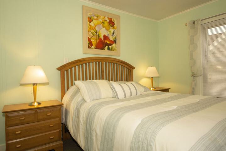 1 Queen Bed (34 of 45)
