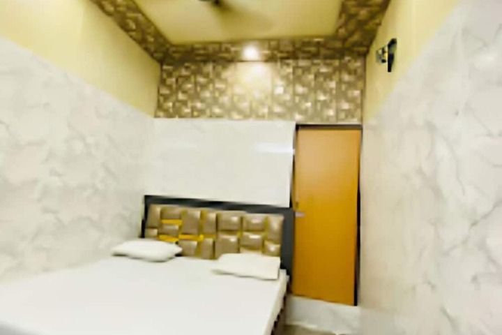 Room 7 of 13