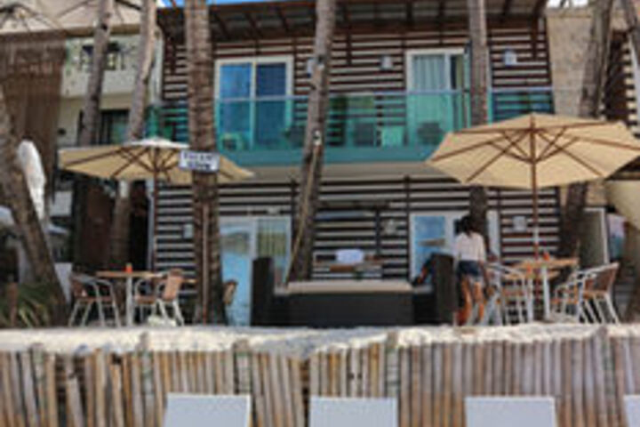 Sundeck 37 of 38