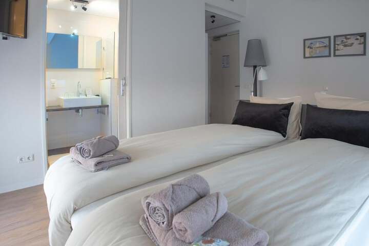 Room 4 of 36