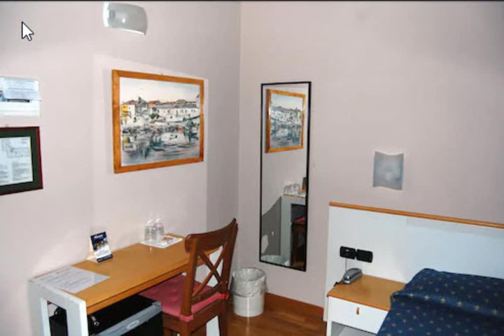 Room 12 of 37
