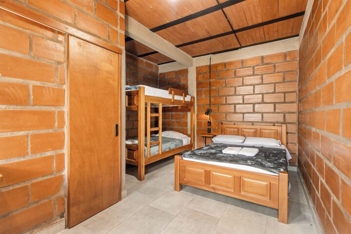 Room 9 of 21