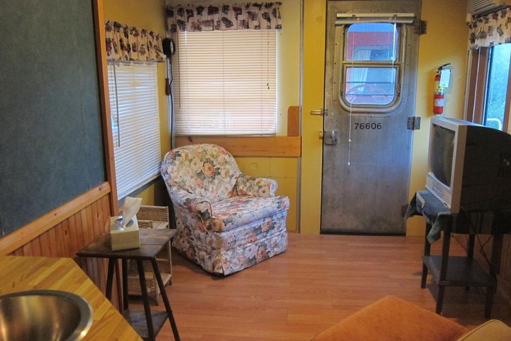 Room 5 of 12