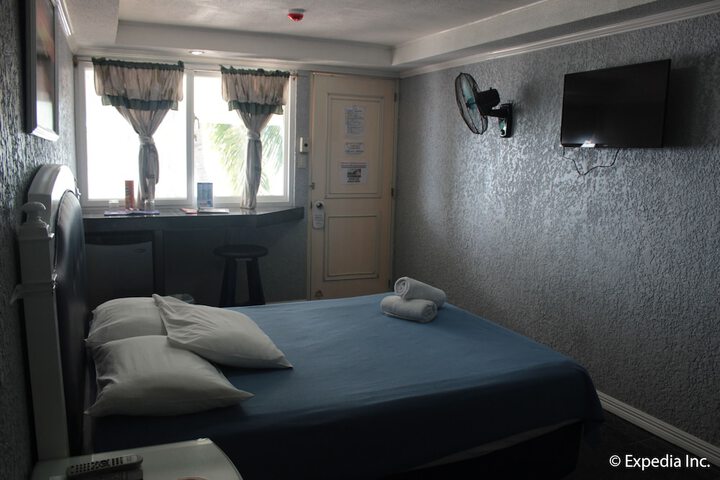 Room 15 of 83