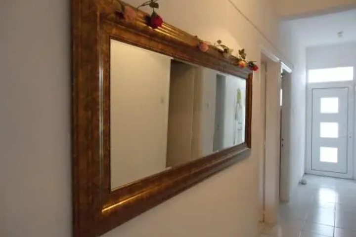 Room 11 of 18