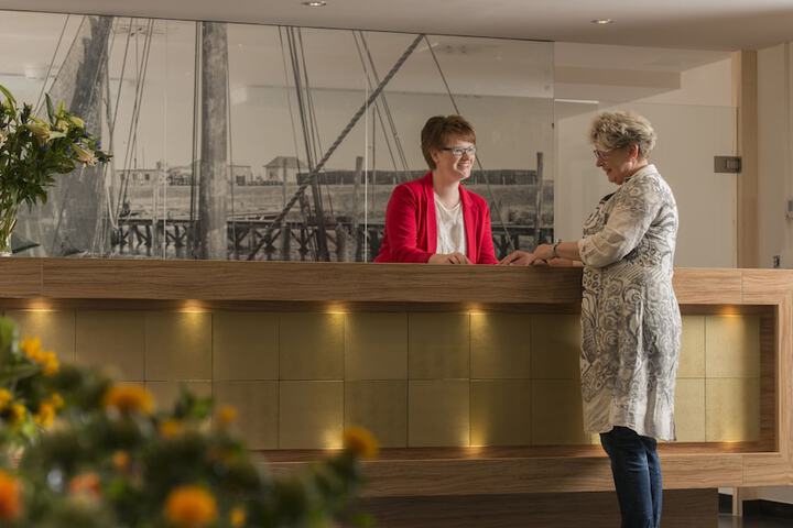 Check-in/check-out kiosk