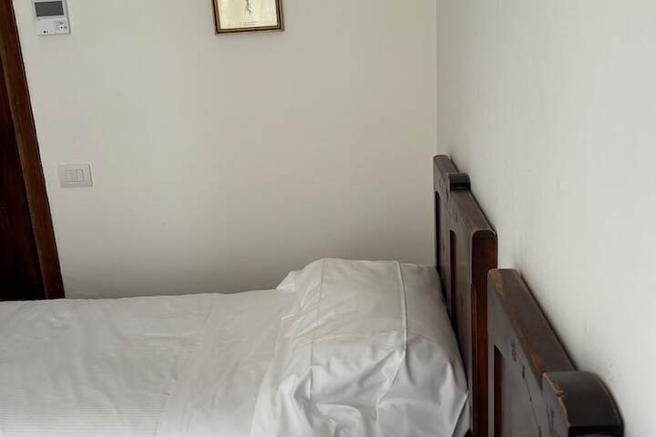 Room 54 of 102