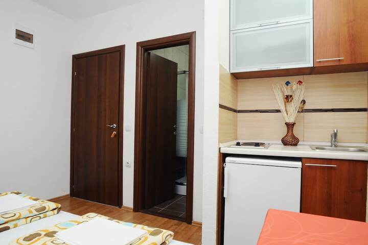 Room 3 of 45