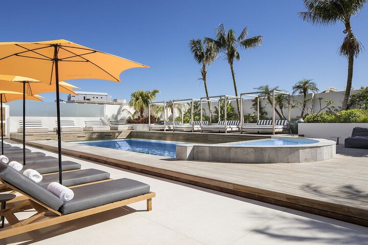 Sundeck 46 of 51