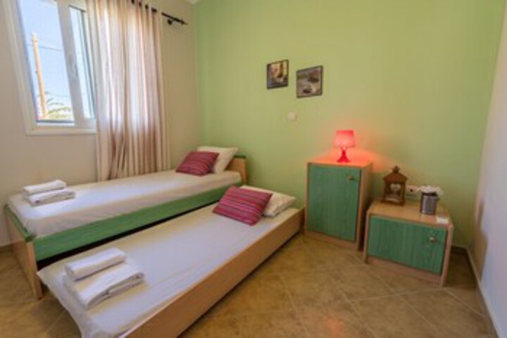 Room 13 of 23