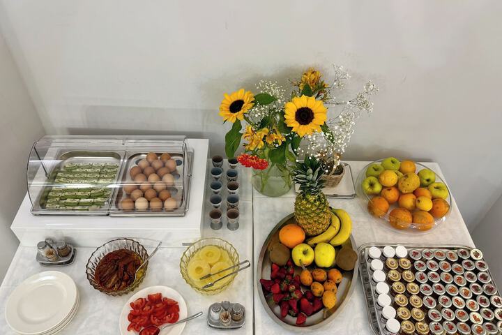 Breakfast/Coffee Service 16 of 27