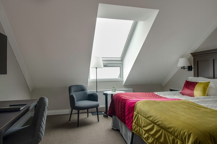 Room 45 of 98