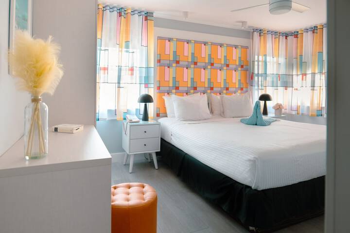 1 King Bed (2 of 10)