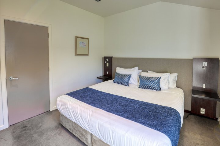 Room 25 of 106